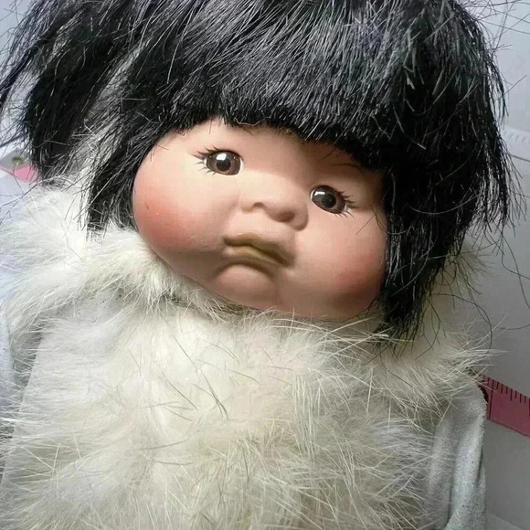 HERITAGE DOLLS INDIAN ARTS & CRAFTS 10" Eskimo Girl porcelain hand painted - Picture 5 of 5